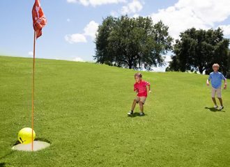 footgolf-kid-reunion-grass footgolf-kid-reunion-grass
